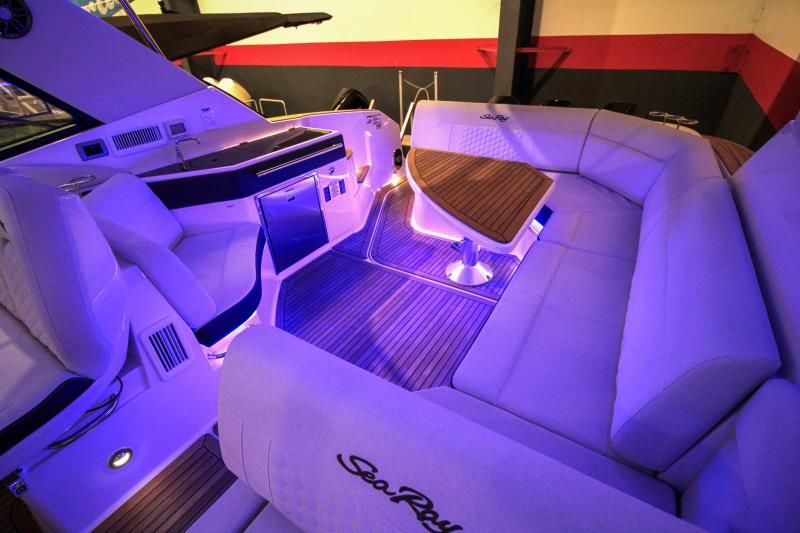 Image for 2023 Sea Ray 320 Sundancer Coupe OB 31