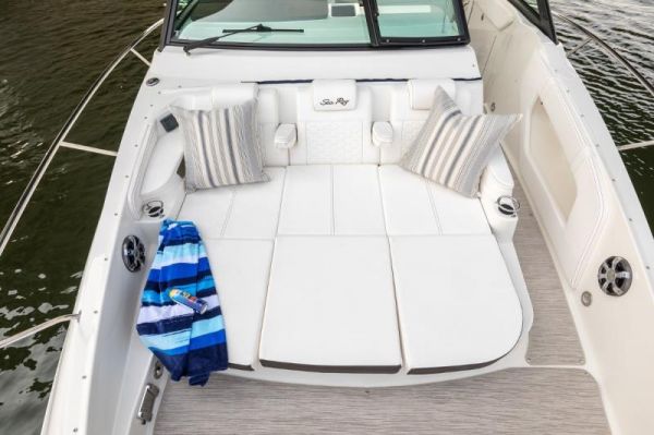 2025 Sea Ray 320 Sundancer image