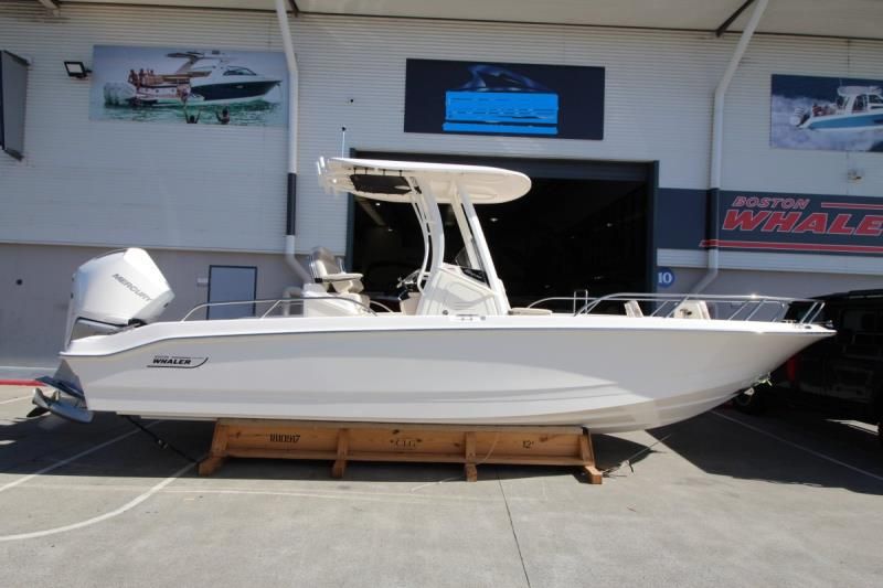Image for 2024 Boston Whaler 250 Dauntless 0