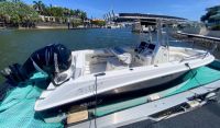 Image for 2010 Boston Whaler 220 Outrage 0