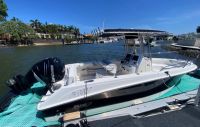 Image for 2010 Boston Whaler 220 Outrage 18