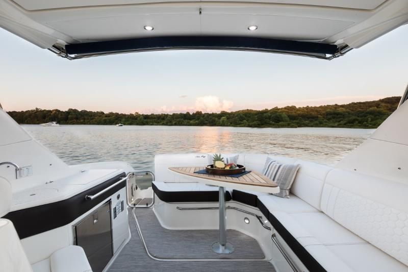 Image for 2025 Sea Ray 320 Sundancer 24