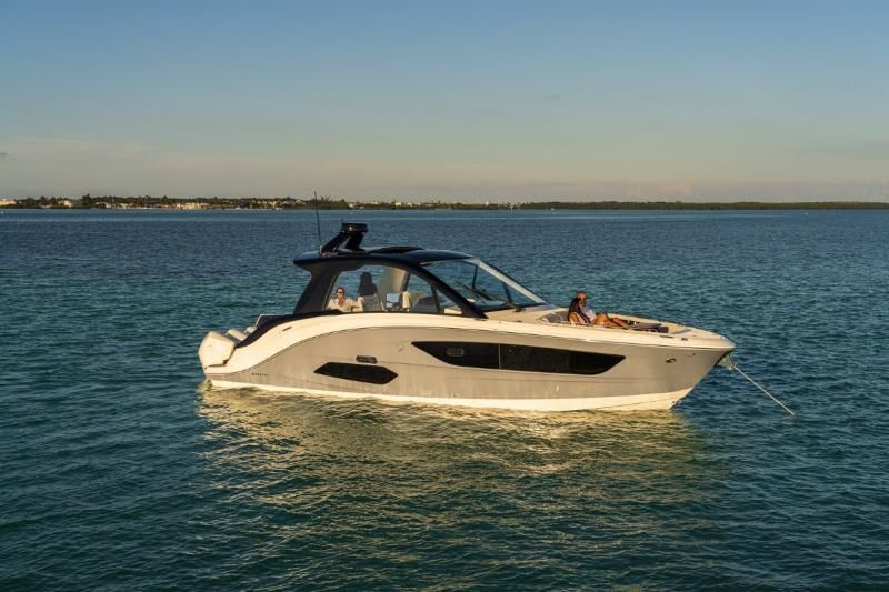 Image for 2025 Sea Ray 370 Sundancer OB 39