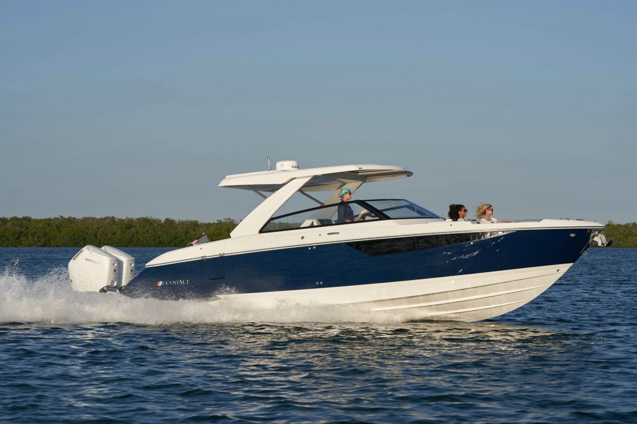 Image for 2025 Cobalt R35 Outboard Monohull 0