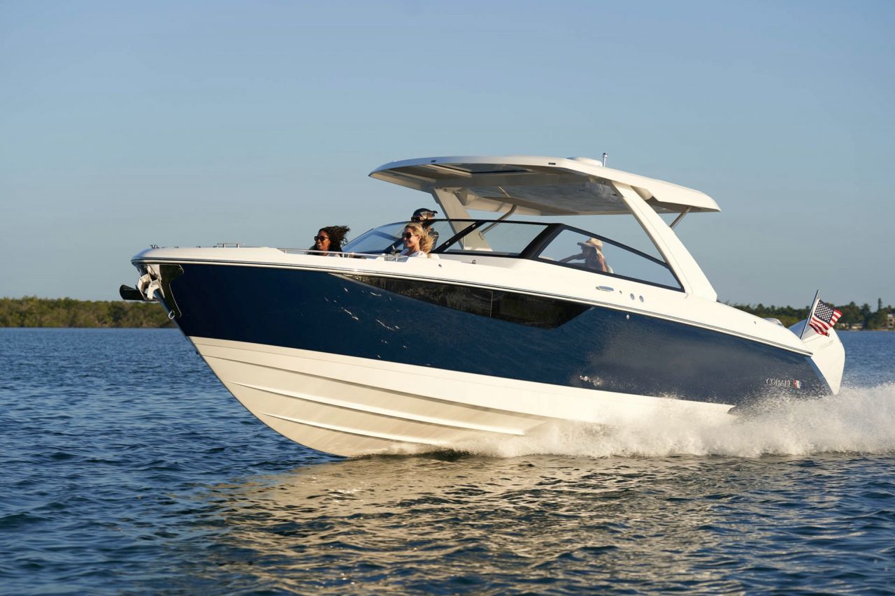 Image for 2025 Cobalt R35 Outboard Monohull 1