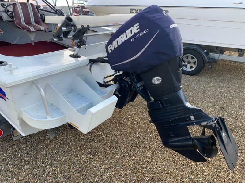 Image for QUINTREX 475 BAYHUNTER RUNABOUT 17