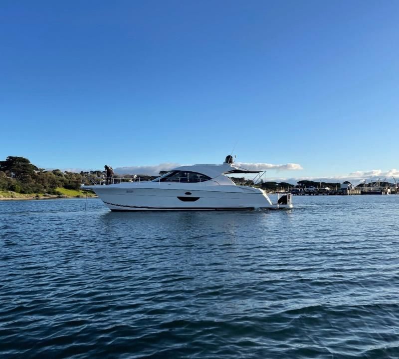 Image for 2009 Riviera 4400 Sport Yacht 0
