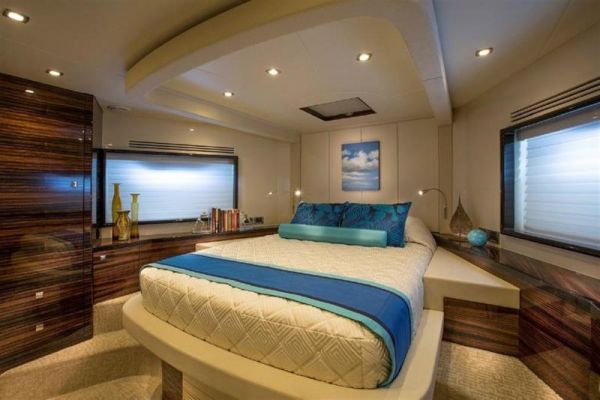 2026 Hampton 830 Euro Motor Yacht image