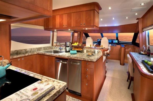 2026 Hampton 650 Pilothouse image