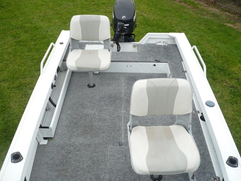 Image for 2010 QUINTREX 400 HORNET TROPHY New/Superceded 1