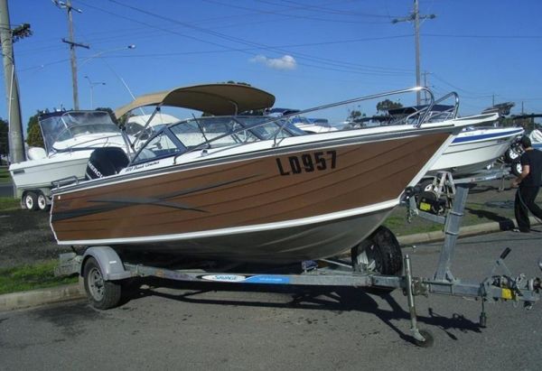 SAVAGE 500 BEACHCOMBER BOWRIDER image