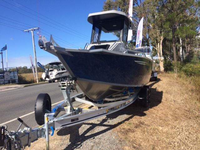 Image for 5800 Yellowfin Centre Cabin Pack 4 1