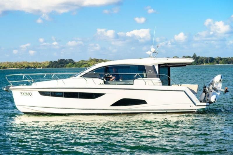 Image for 2018 Sealine C330 1