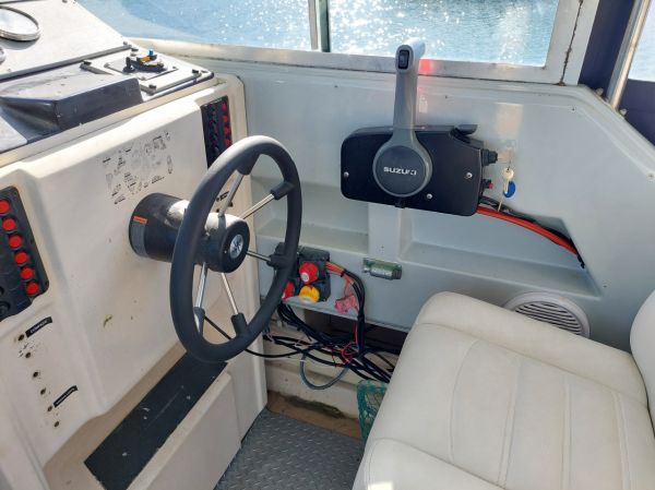 1985 Savage 595 Lancer Cabin Boat image