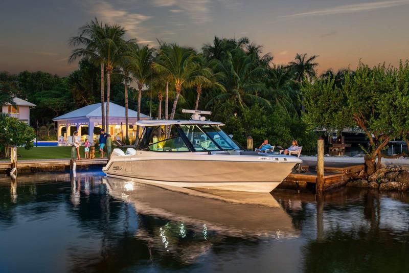 Image for 2025 Boston Whaler 330 Vantage 0