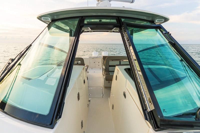 Image for 2025 Boston Whaler 330 Vantage 49