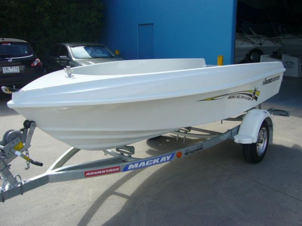 2025 HAINES HUNTER Seawasp 400 image