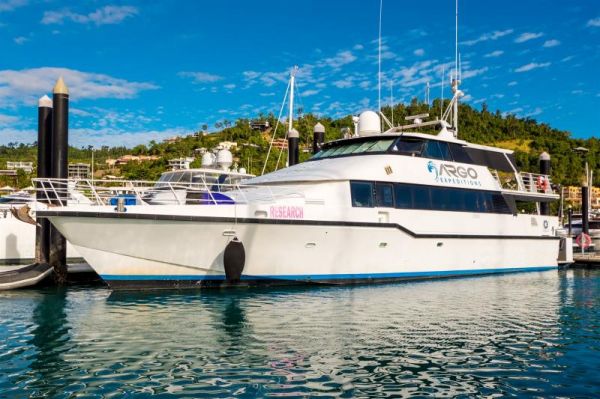 2004 EXPEDITION Motor Yacht 27M image