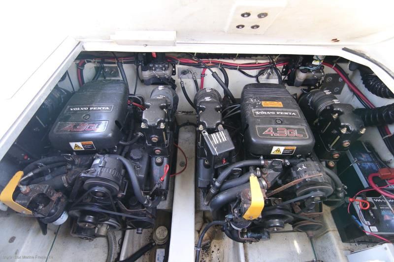 Image for 2001 Regal Commodore 2660 32