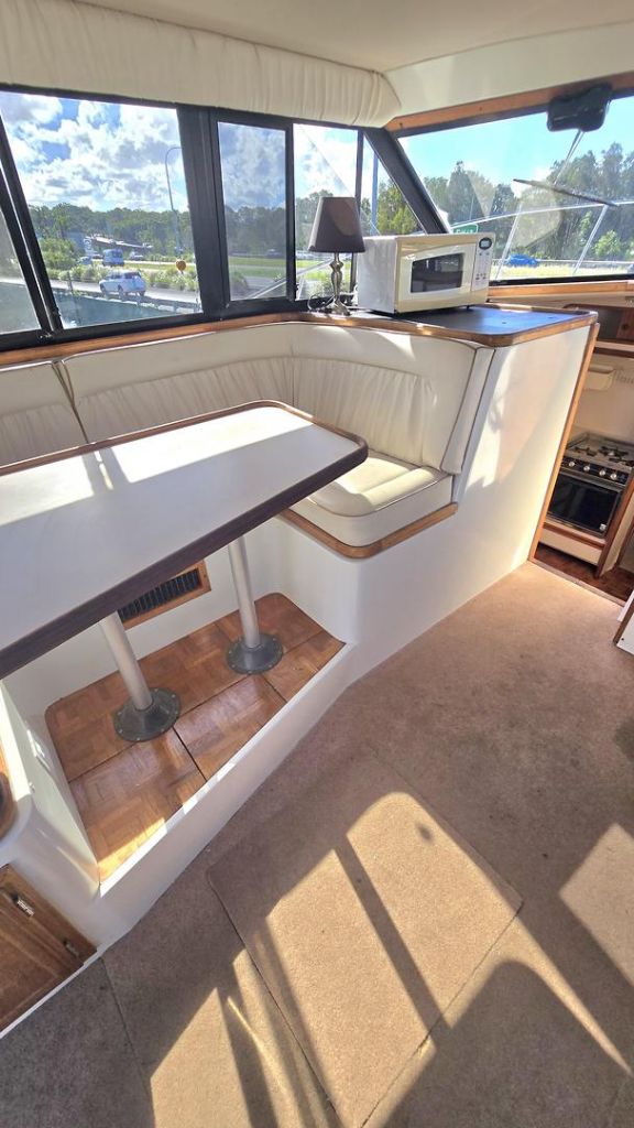 Image for 1989 Carver 32 Flybridge 1