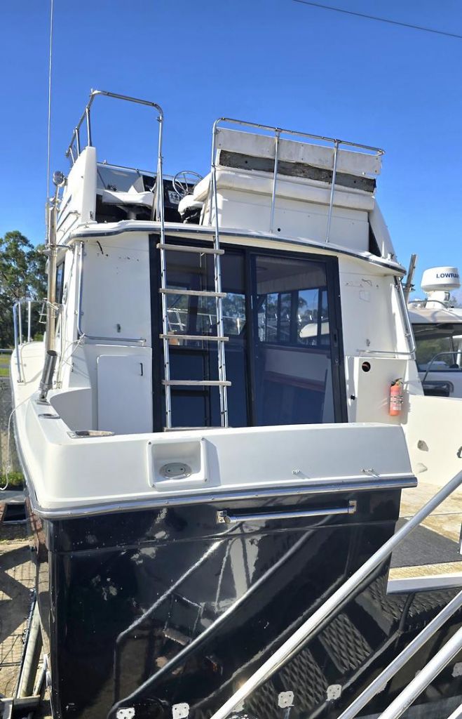 Image for 1989 Carver 32 Flybridge 19