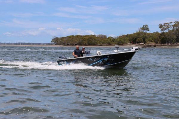 Quintrex 570 Renegade SC(Side Console) + Yamaha F115hp 4-Stroke - Pack 1 for sale online prices image