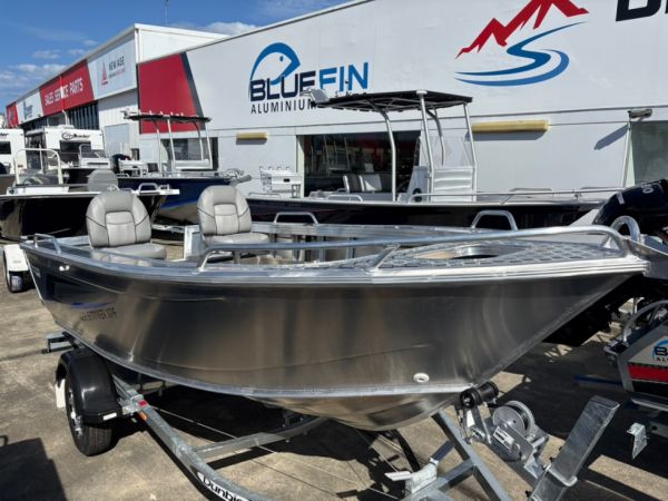 2025 Horizon 422 Stryker Boat XPF image