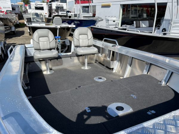 2025 Horizon 422 Stryker Boat XPF image