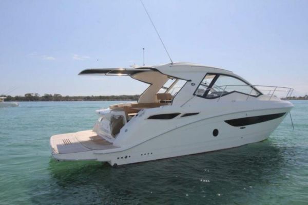2020 Sea Ray 350 Sundancer Coupe image