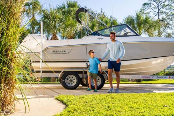 2025 Boston Whaler 210 Vantage image