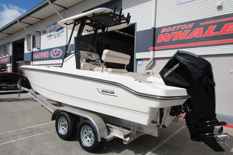 Image for 2023 Boston Whaler 220 Dauntless 1