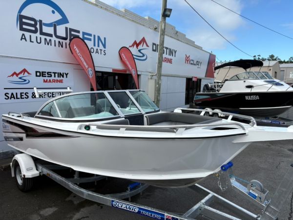 2025 Bluefin Bowrider Boat 515 image