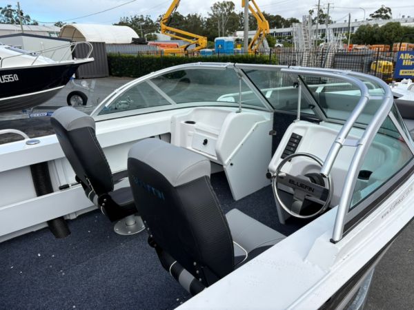 2025 Bluefin Bowrider Boat 515 image