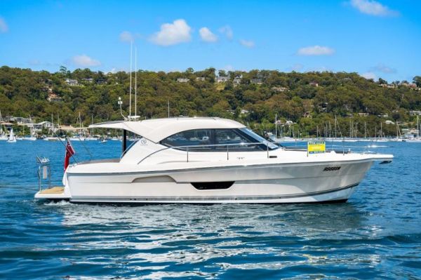 Riviera 3600 Sport Yacht Series 2 image