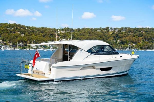 Riviera 3600 Sport Yacht Series 2 image