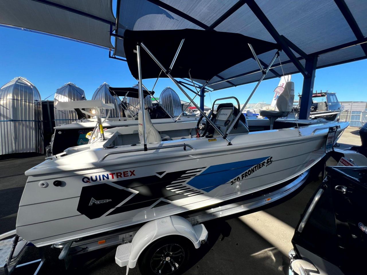 Image for 550 FRONTIER PRO - THE FISH WON'T SEE YOU COMING 1