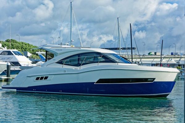 2017 Carver Yachts C37 image