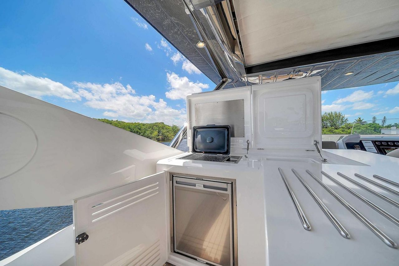 Image for 2019 Sunseeker 86 Yacht 19