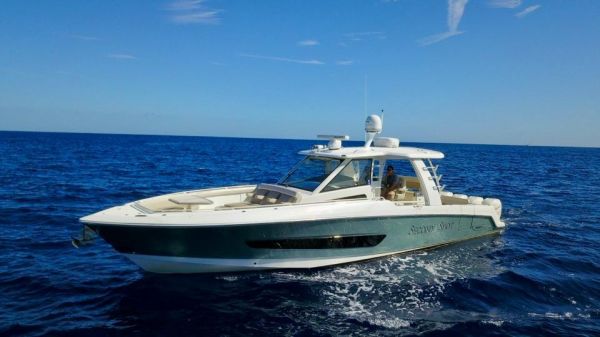 2019 Boston Whaler 420 Outrage image