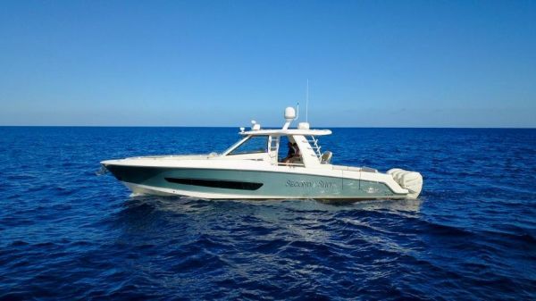 2019 Boston Whaler 420 Outrage image
