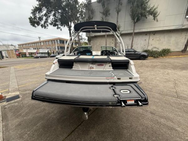 2015 Four Winns H190 image
