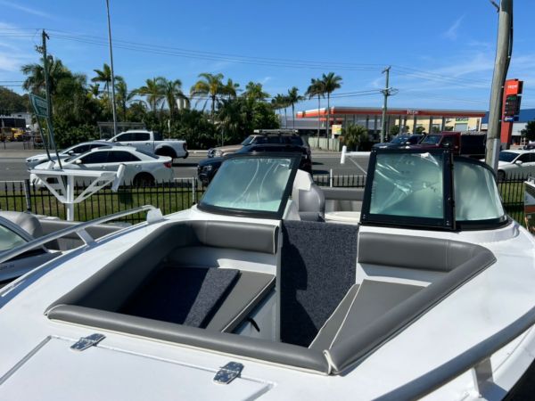 2025 Bluefin Bowrider Monohull 580 image