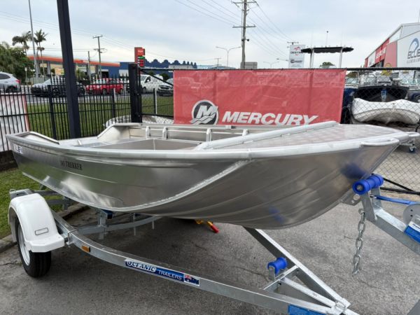 2025 Bluefin Trekker Boat 385 image