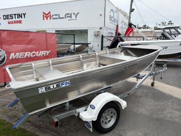 2025 Bluefin Trekker Boat 385 image