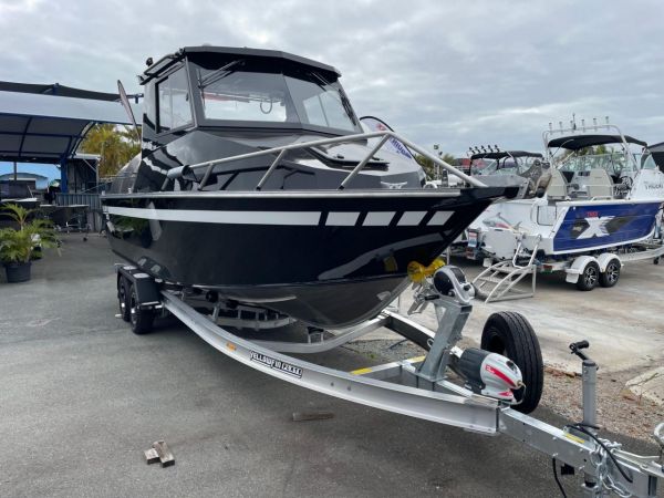 YF-76 Extended Cab - the benchmark in boating! image