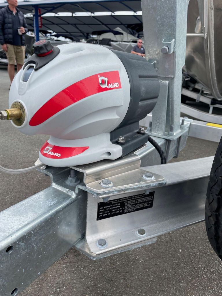 Image for YF-76 Extended Cab - the benchmark in boating! 17