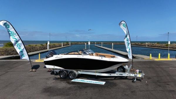 2024 Hurricane Sundeck 217 image