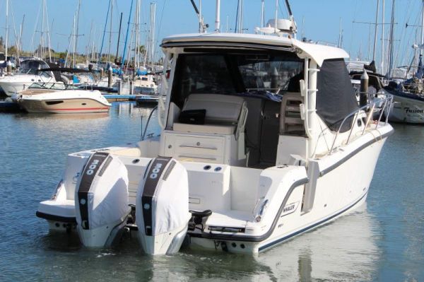 2022 Boston Whaler 325 Conquest image