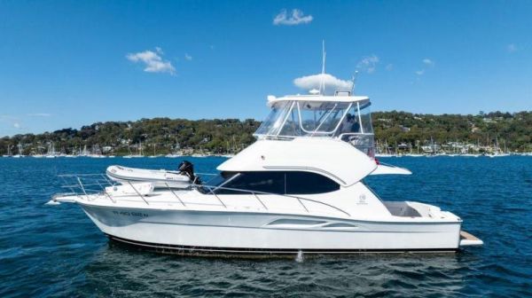 Riviera 40 Flybridge image