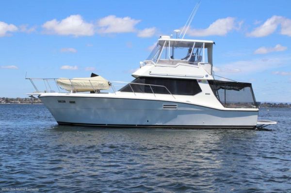 1990 Mariner 3800 MK II Flybridge image